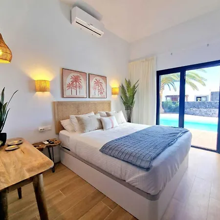 Costa Christina Con Piscina Climatiza * ヤイサ